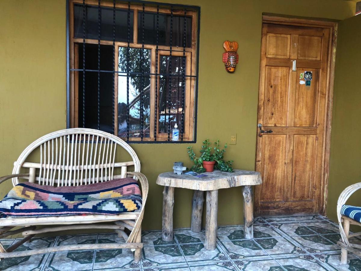 Kawoq Guesthouse San Pedro La Laguna Exteriör bild